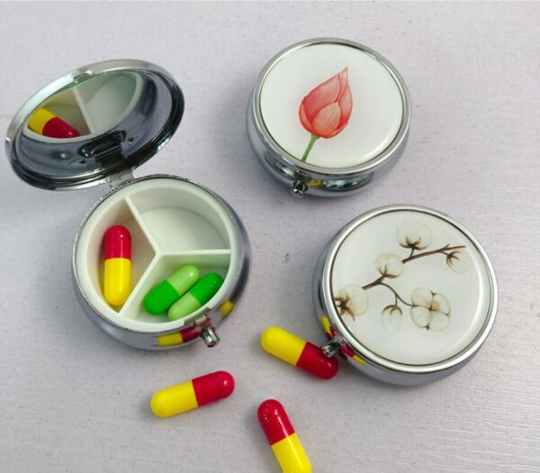 1PC Fashion Flower pattern Medicine Organizer Portable Pill Box Makeup Storage Container Folding Pill Case Metal Pill Cutte - Image 4